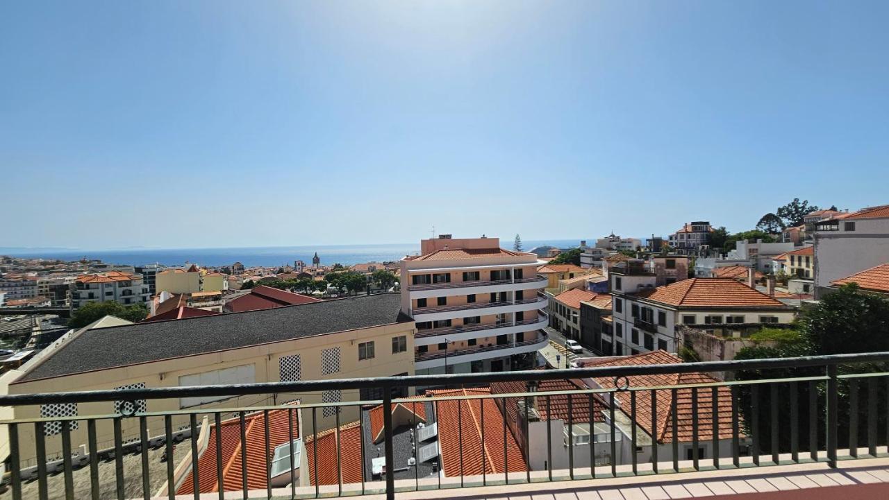Garden And Seaview Apartment - Free Parking Funchal  Exterior photo